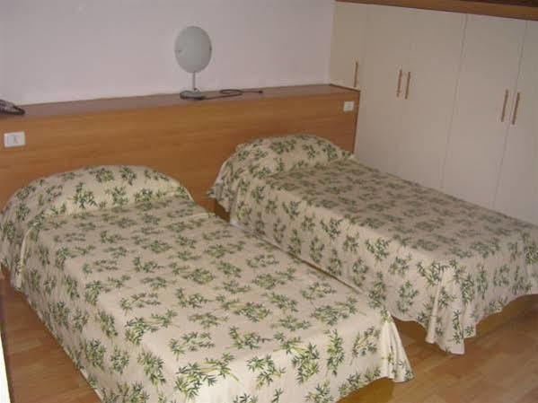 Hotel Oasi Муджа Экстерьер фото