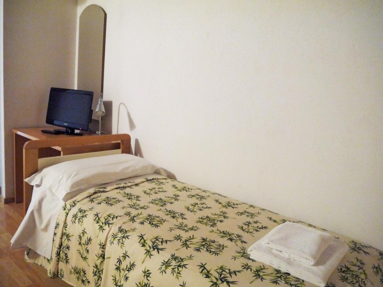 Hotel Oasi Муджа Экстерьер фото
