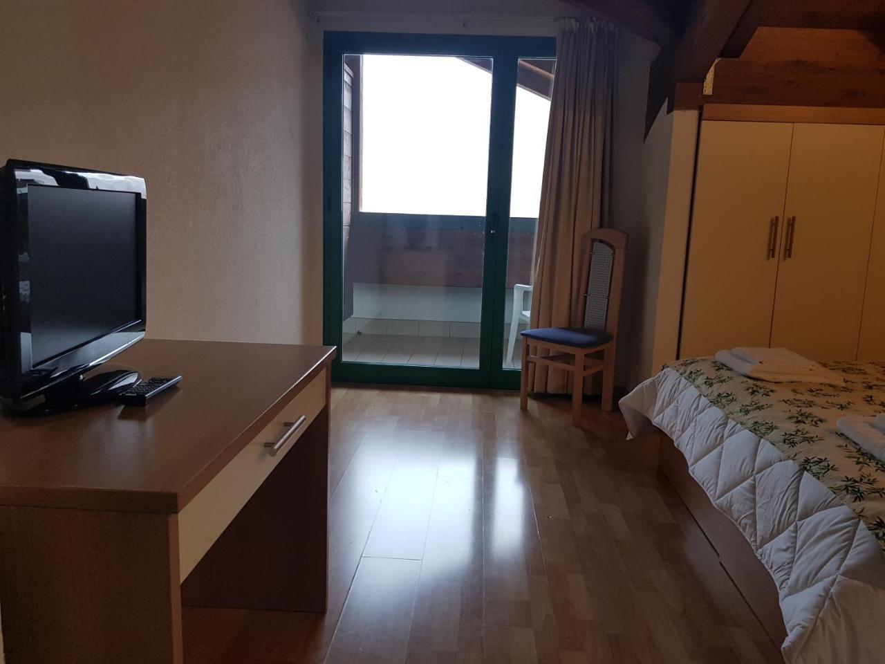 Hotel Oasi Муджа Экстерьер фото